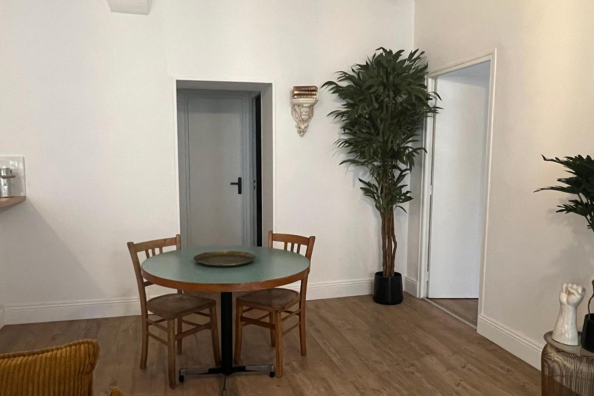 Appartement La Caresse De L'Amarante Mortagne-au-Perche Esterno foto